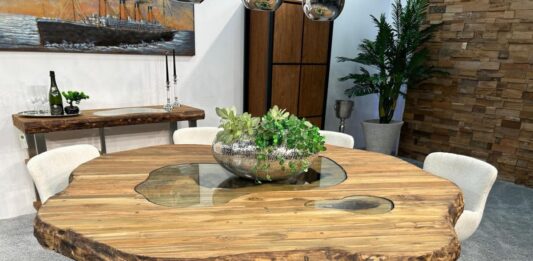 Organisch runder Esszimmertisch „Natural Eternia“ Runder Esstisch mit spektakulärem Design aus Holz