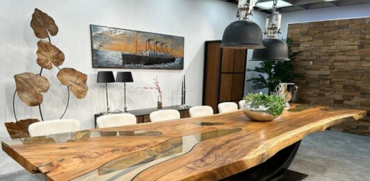 Esszimmertisch-Konferenztisch aus Suar Esszimmertisch / Konferenztisch aus Suar massiv