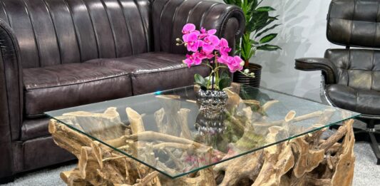 Massiver Wohnzimmertisch aus einer Baumwurzel Handgefertigter Wohnzimmertisch aus einer Baumwurzel