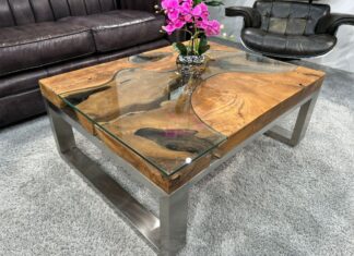 Holz Couchtisch „Natural Landscape“ aus alten Baumscheiben Holz-Couchtisch "Natural Landscape"