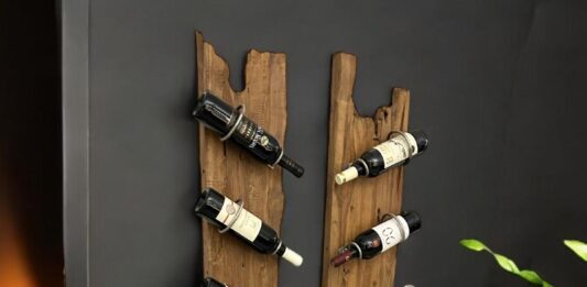 Weinflaschenhalter aus recyceltem Holz Weinflaschenhalter aus recyceltem Teakholz mit Edelstahl