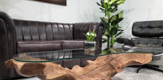 Handgefertigter Wohnzimmertisch aus einem Baumstamm LEAF Wohnzimmertisch aus einem Baumstamm "LEAF" aus Litschiholz