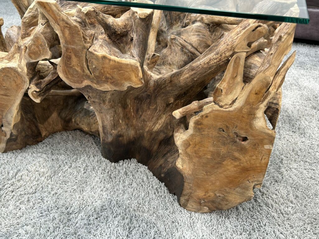 Massiver Wohnzimmertisch aus einer Baumwurzel Wurzelholz Wohnzimmertisch mit Glasplatte