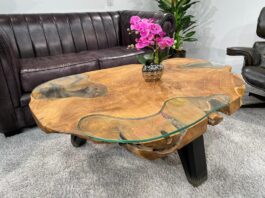 Baumstamm Couchtisch „Lakeside“ aus einer Teakholz-Baumscheibe Baumstamm Couchtisch aus Teakholz