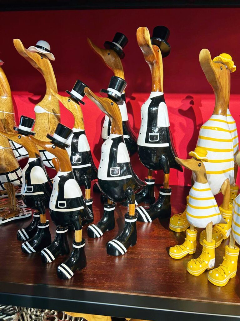 Ente aus Holz bemalt