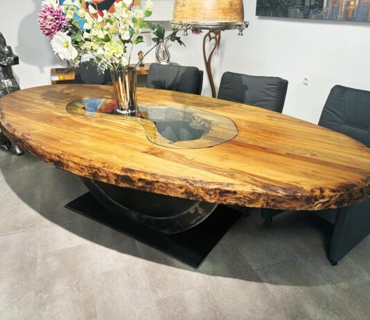 Oval dining tables made of solid wood Oval dining room table