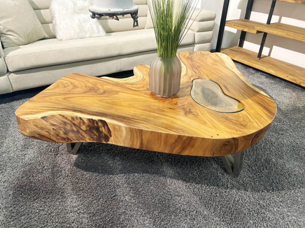 Baumscheiben Couchtisch aus Massivholz Suar