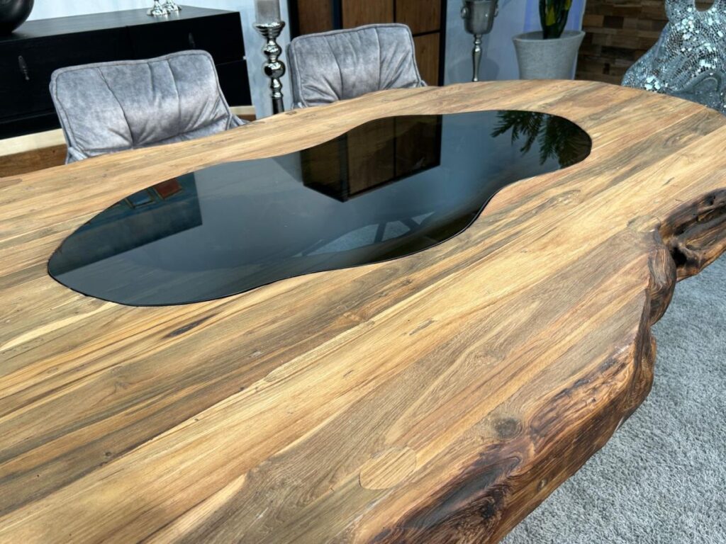Esstisch 220 cm mit natürlicher Holzstruktur