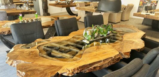 Exklusiver Esstisch aus Baumscheiben von GERKEN Wohndesign Exklusiver Esstisch aus Baumscheiben "Expression"