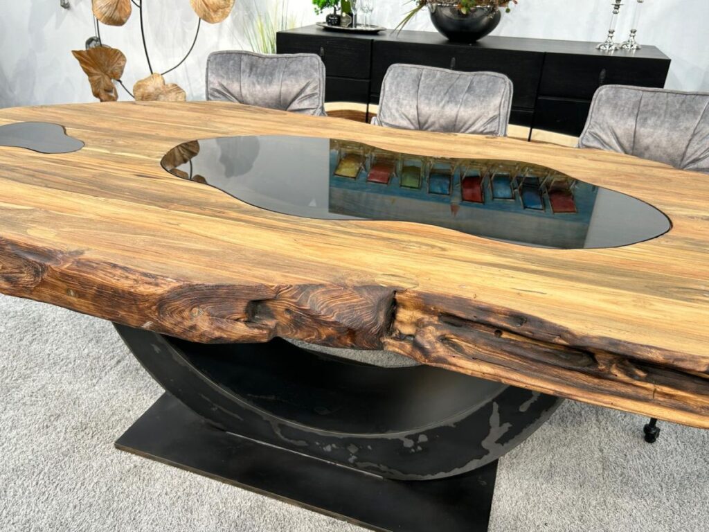 Hochwertiger ovaler Holztisch mit Rohstahl