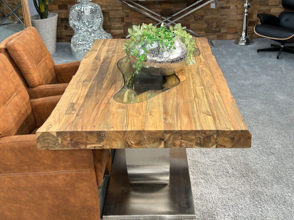 Esszimmertisch mit 10 cm massiver Tischplatte