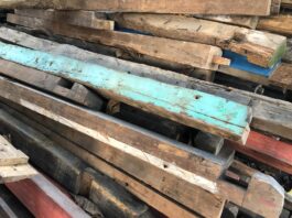 Woher stammt recyceltes Holz für die Möbel? Recyceltes Holz für Möbel vom Tischonkel