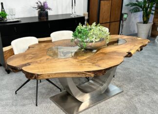 Einzigartiger Baumtisch „Expression“ aus antiken Baumscheiben Baumtisch Serie Expression aus Teakholz