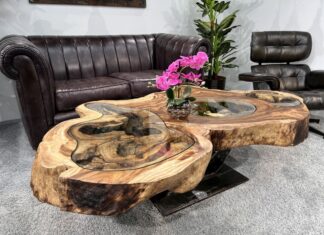 Eindrucksvoller Couchtisch „Lakeside“ aus einer Baumscheibe Eindrucksvoller Couchtisch Baumscheibe