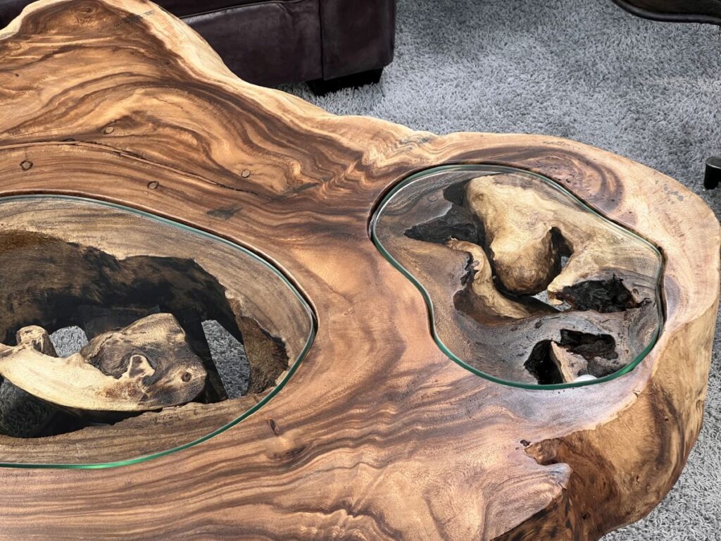 Eindrucksvoller Couchtisch „Lakeside“ aus einer Baumscheibe Couchtisch einzigartig rustikale Baumscheibe
