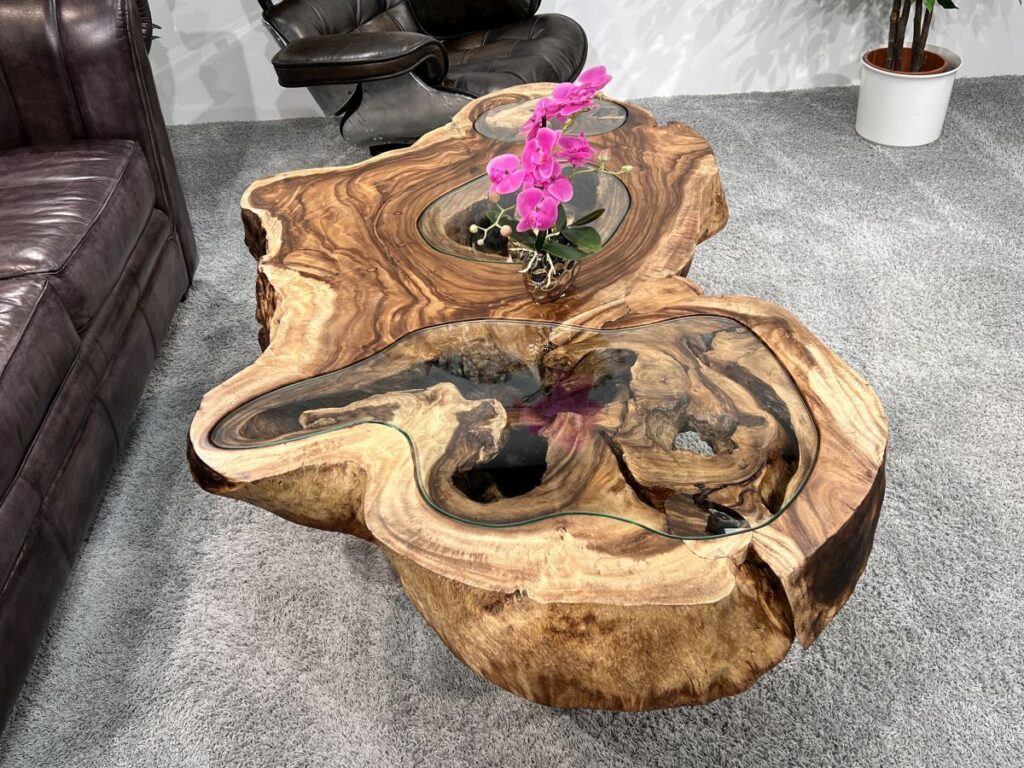 Eindrucksvoller Couchtisch „Lakeside“ aus einer Baumscheibe Massivholz Couchtischbeeindruckend