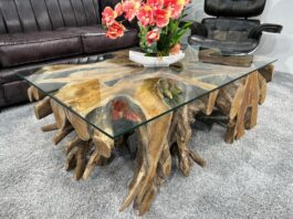 Wurzeltisch in eckiger Form – Ein Unikat mit Geschichte Wurzeltisch aus Teakholz eckig