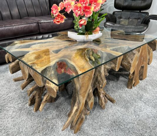 Wurzeltisch in eckiger Form – Ein Unikat mit Geschichte Wurzeltisch aus Teakholz eckig