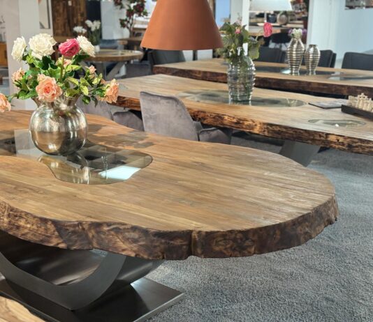 The designer dining table "Landscape", a perfect combination of reclaimed wood, stainless steel, and glass Esstisch Konfigurator