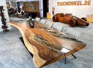 Baumstammtisch LAKESIDE mit Baumkante Baumstammtisch LAKESIDE