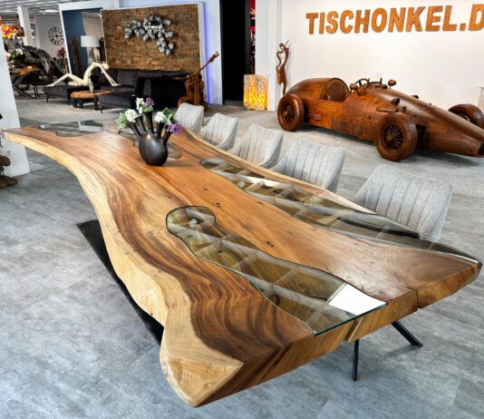 Baumstammtisch LAKESIDE mit Baumkante Baumstammtisch LAKESIDE