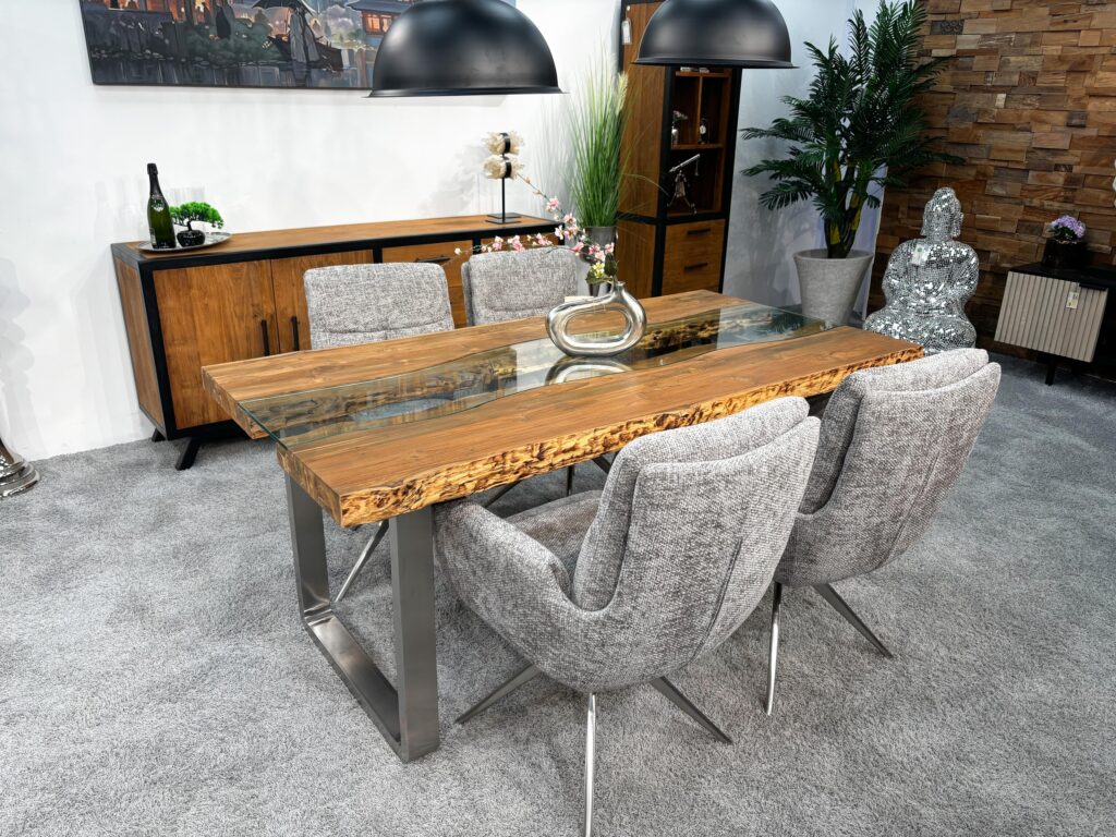Esstisch aus Holz