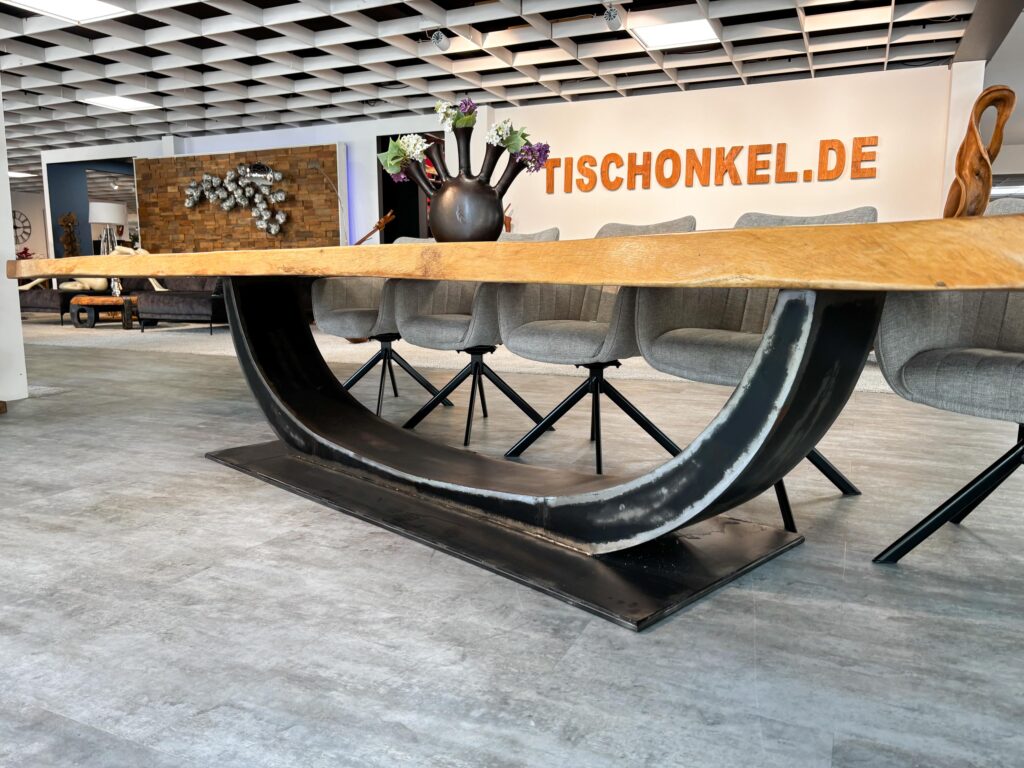 Baumstammtisch LAKESIDE mit Baumkante Esstisch aus einer massiven Holzbohle