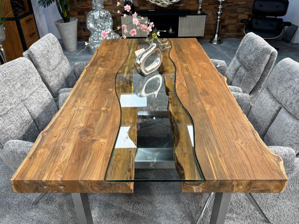 Holztisch für 6 Personen