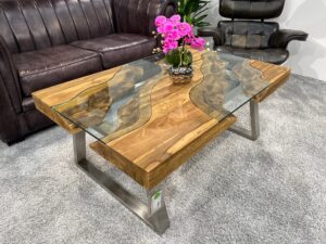 Niedriger Wohnzimmertisch "Wild Landscape" Niedriger Wohnzimmertisch aus recyceltem Holz "Wild Landscape"