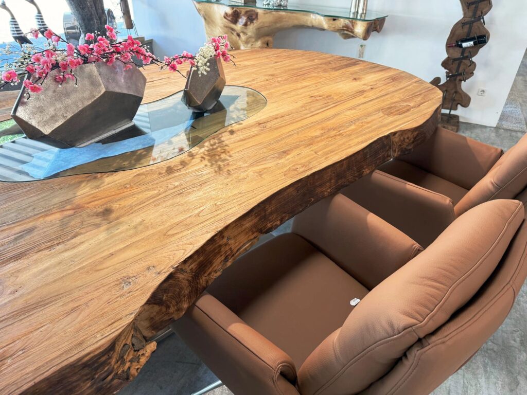 Tischplatte aus 10 cm starkem Holz