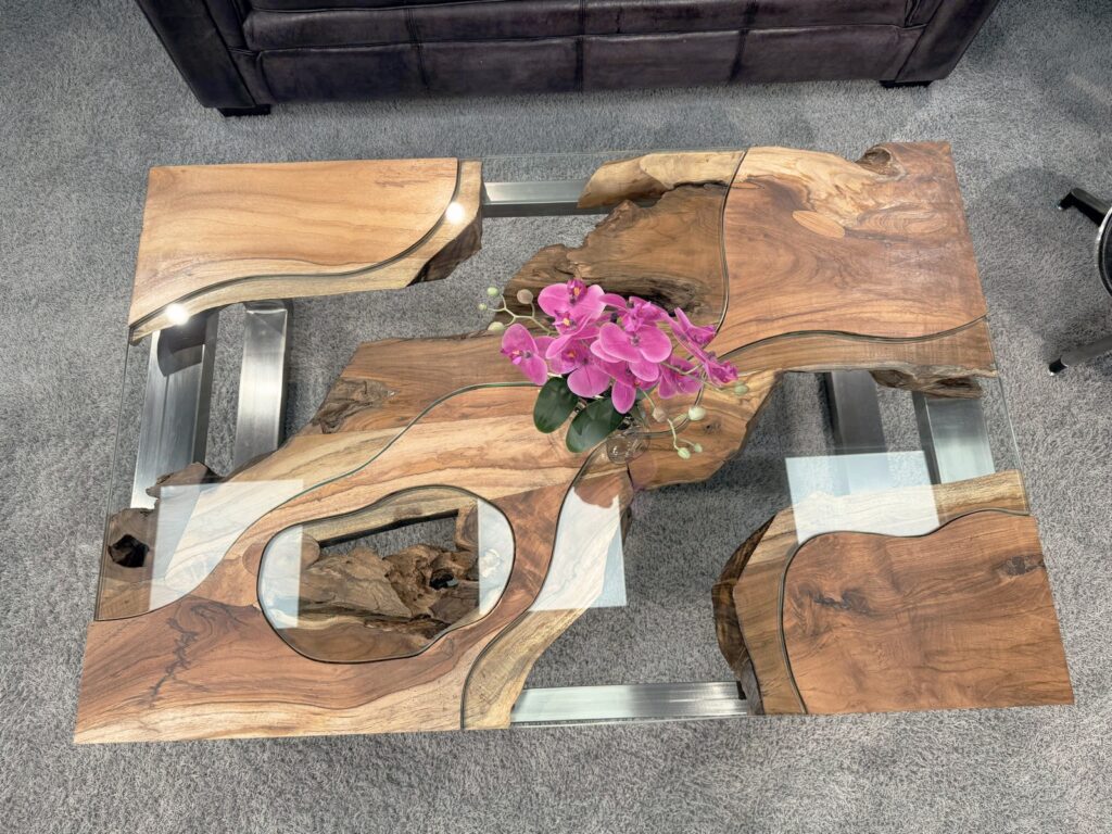 Couchtisch eckig aus massivem Holz