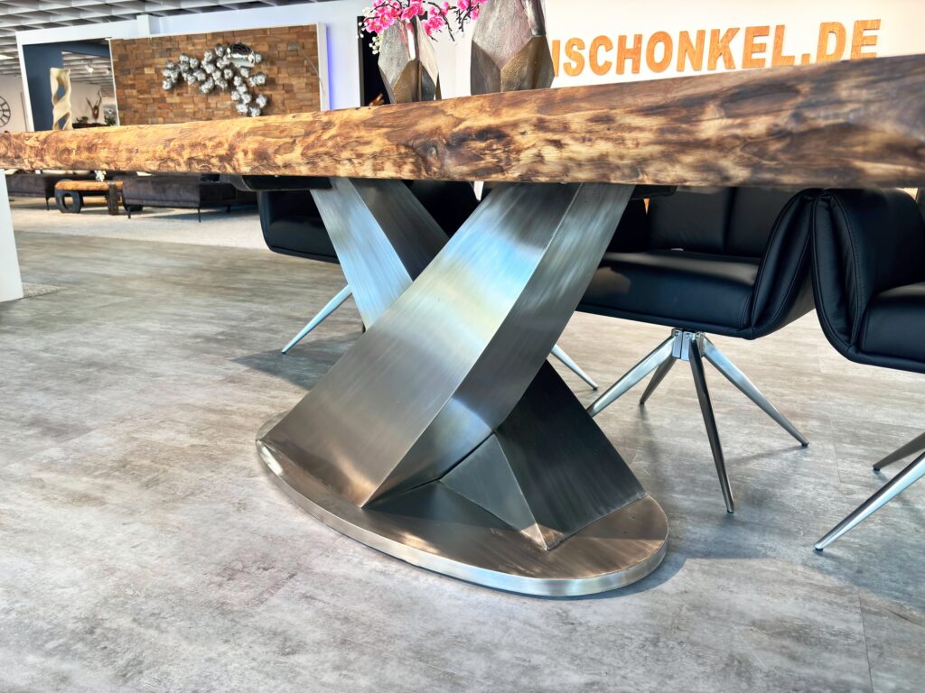 Massiver Design Esstisch Designermöbel vom Tischonkel