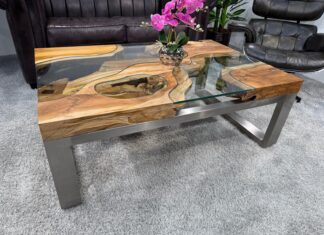 Eckiger Couchtisch aus Massivholz Eckiger Couchtisch aus Massivholz