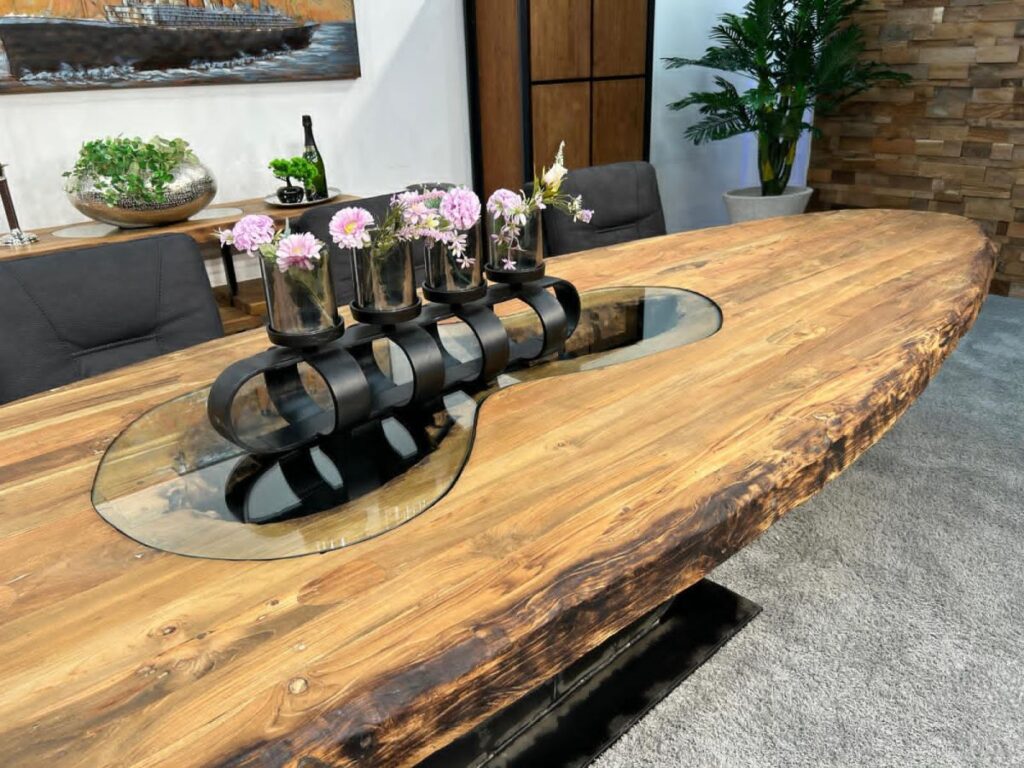 Ovale Esstische aus Holz im Industriedesign Holztisch oval