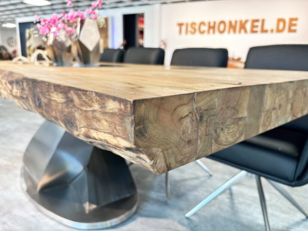 Massiver Design Esstisch Massivholztisch mit Designfuß