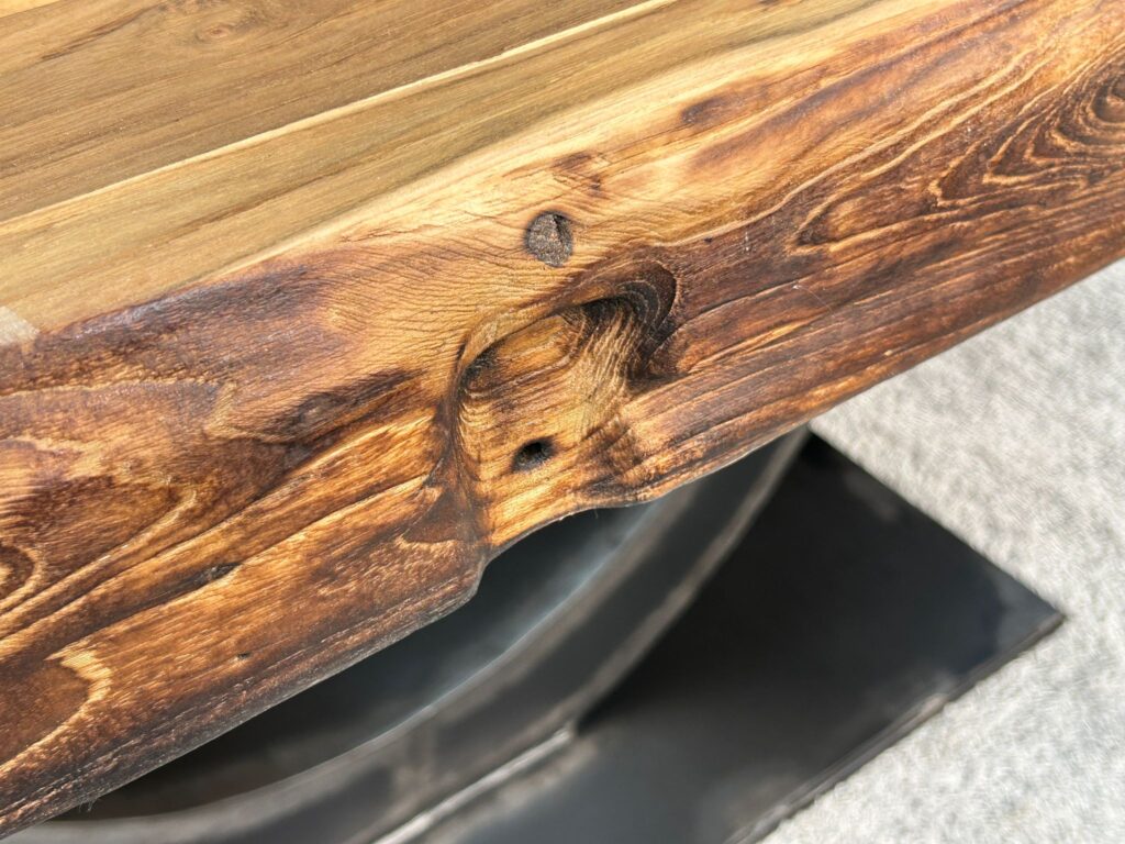 Ovale Esstische aus Holz im Industriedesign Massivholztischplatte mit abgerundeter Tischkante