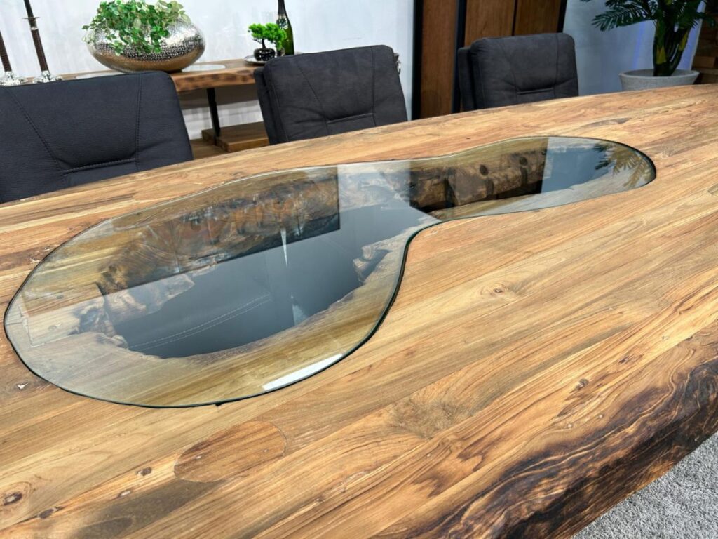 Ovale Esstische aus Holz im Industriedesign Ovaler Tisch mit Glaseinlage