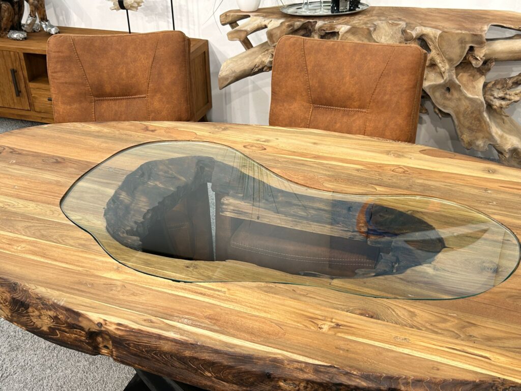 Ovale Esstische aus Holz im Industriedesign Tischplatte Massivholz mit Glaseinlage