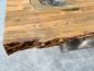 Preview: Massivholztisch aus recyceltem Altholz, Detailansicht der Tischkante.