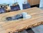 Preview: Massivholztisch aus recyceltem Altholz mit Metallfuß.
