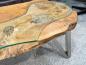 Preview: Detailansicht des Wohnzimmertischs LAKESIDE aus Suar-Holz.