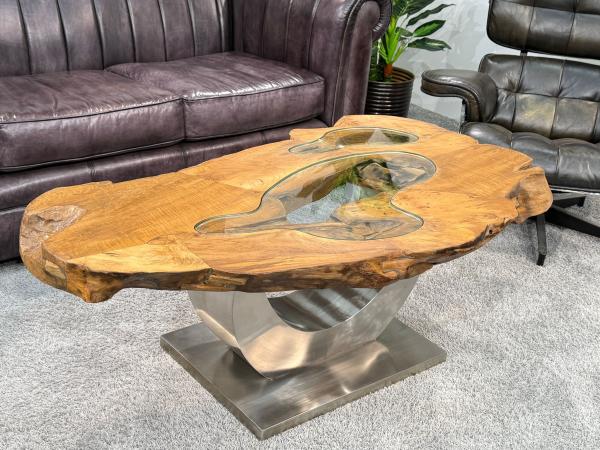 Einmaliger Couchtisch aus Baumscheiben mit Halbmondfuss