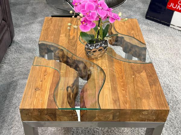 Couchtisch mit Glaseinlage aus Altholz