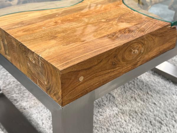 Couchtisch mit Glaseinlage aus Altholz