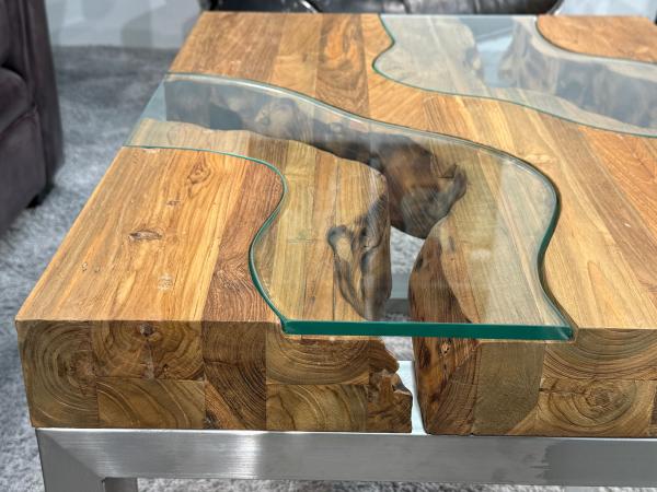 Couchtisch mit Glaseinlage aus Altholz