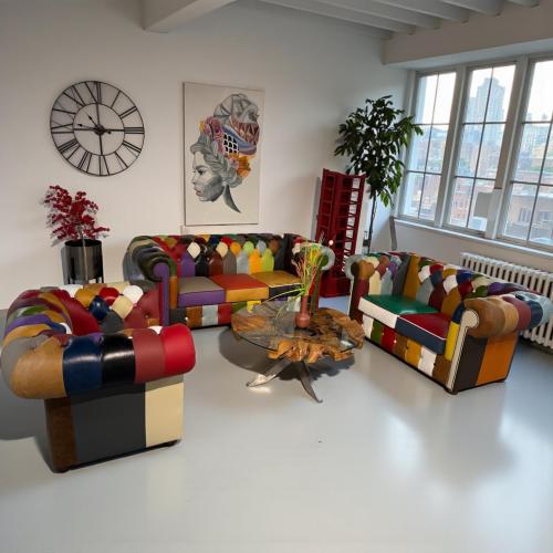 Couch 2-Sitzer Chesterfield aus buntem Echtleder