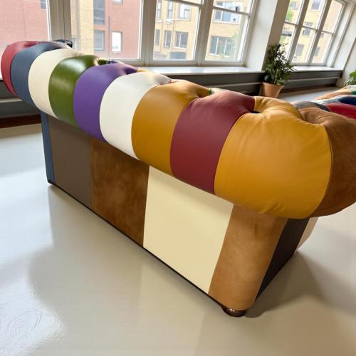 Couch 2-Sitzer Chesterfield aus buntem Echtleder