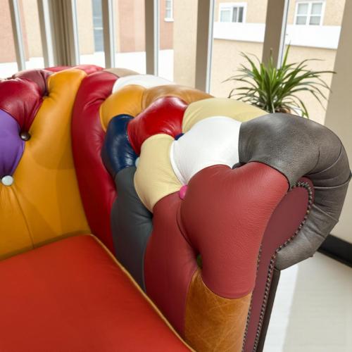 Sessel 1-Sitzer Chesterfield aus buntem Leder