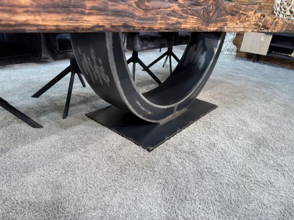 Design Massivholztisch aus recyceltem Altholz "Deep Island"