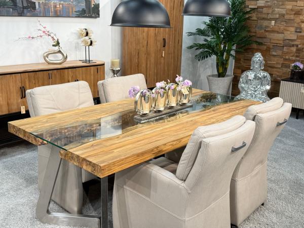 Massivholztisch mit Glaseinlage aus Altholz